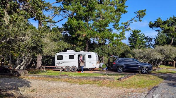 Reached the campground. Diana is helping our one neighbor in the entire campground.